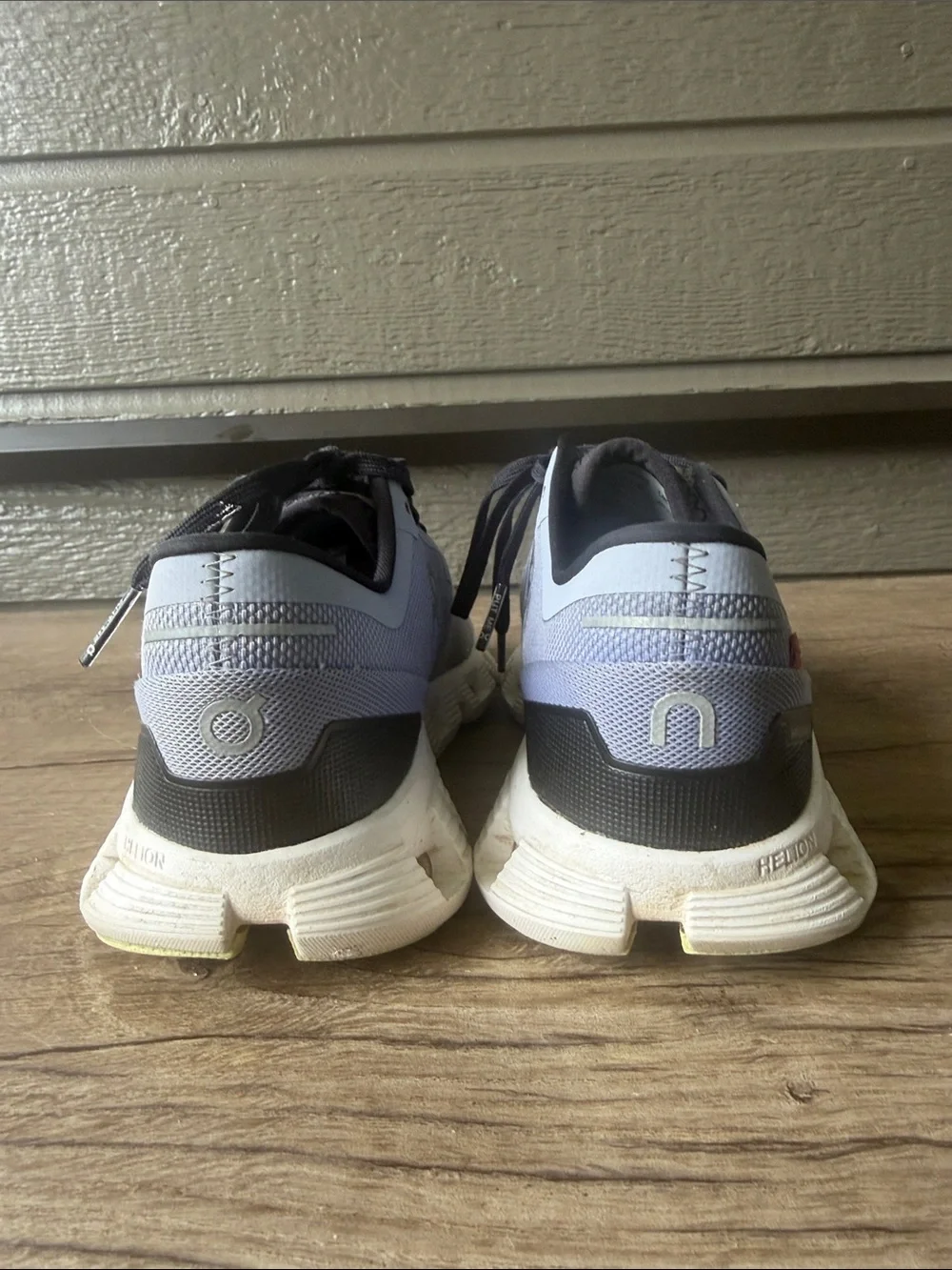On Running Cloud Women’s Shoes in Light Gray with Yellow Accents size W 8